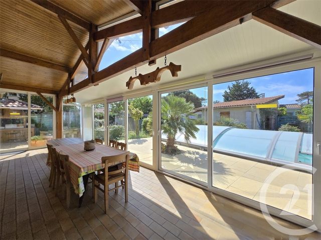 Afficher la photo en grand maison à vendre - 6 pièces - 154.2 m2 - VENDAYS MONTALIVET - 33 - AQUITAINE - Century 21 Agence Biran