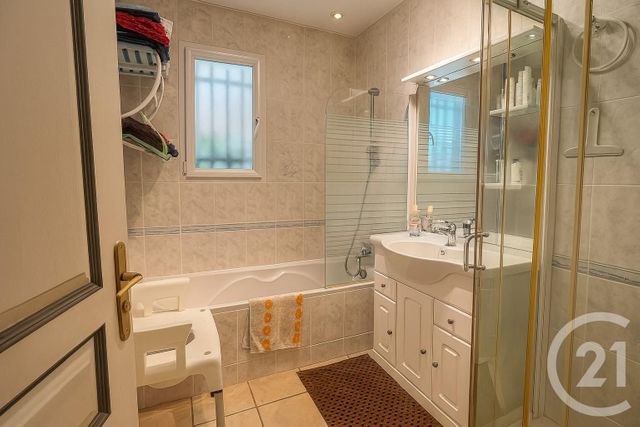 maison à vendre - 9 pièces - 147.0 m2 - JAU DIGNAC ET LOIRAC - 33 - AQUITAINE - Century 21 Agence Biran